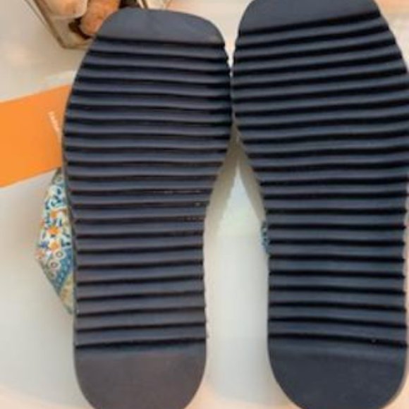 Farm Rio Blue Puffy Flip Flops - Picture 5 of 9